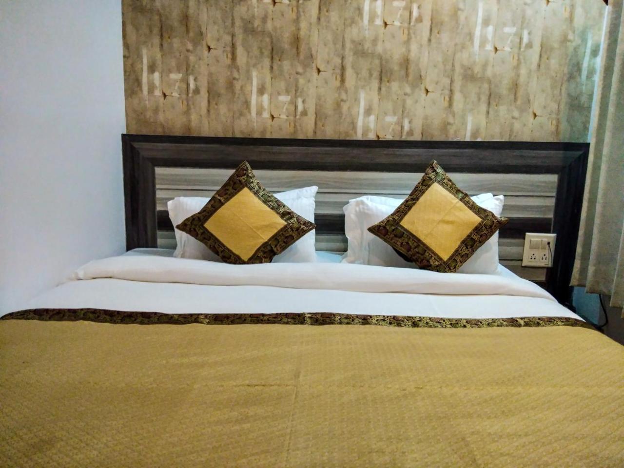 Dwivedi Hotels Hotel Elena Varanasi Eksteriør billede